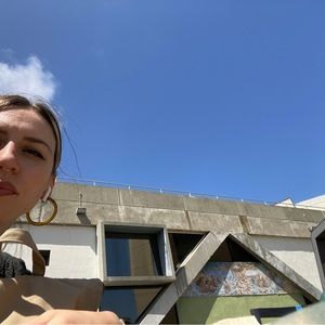 Meet your Posher, Caitlin